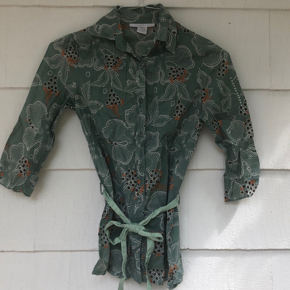 Lightweight button down top